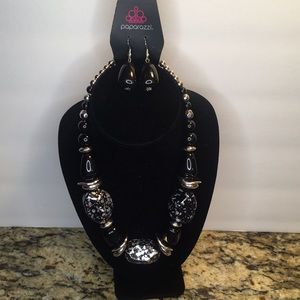 Black and silver necklace set